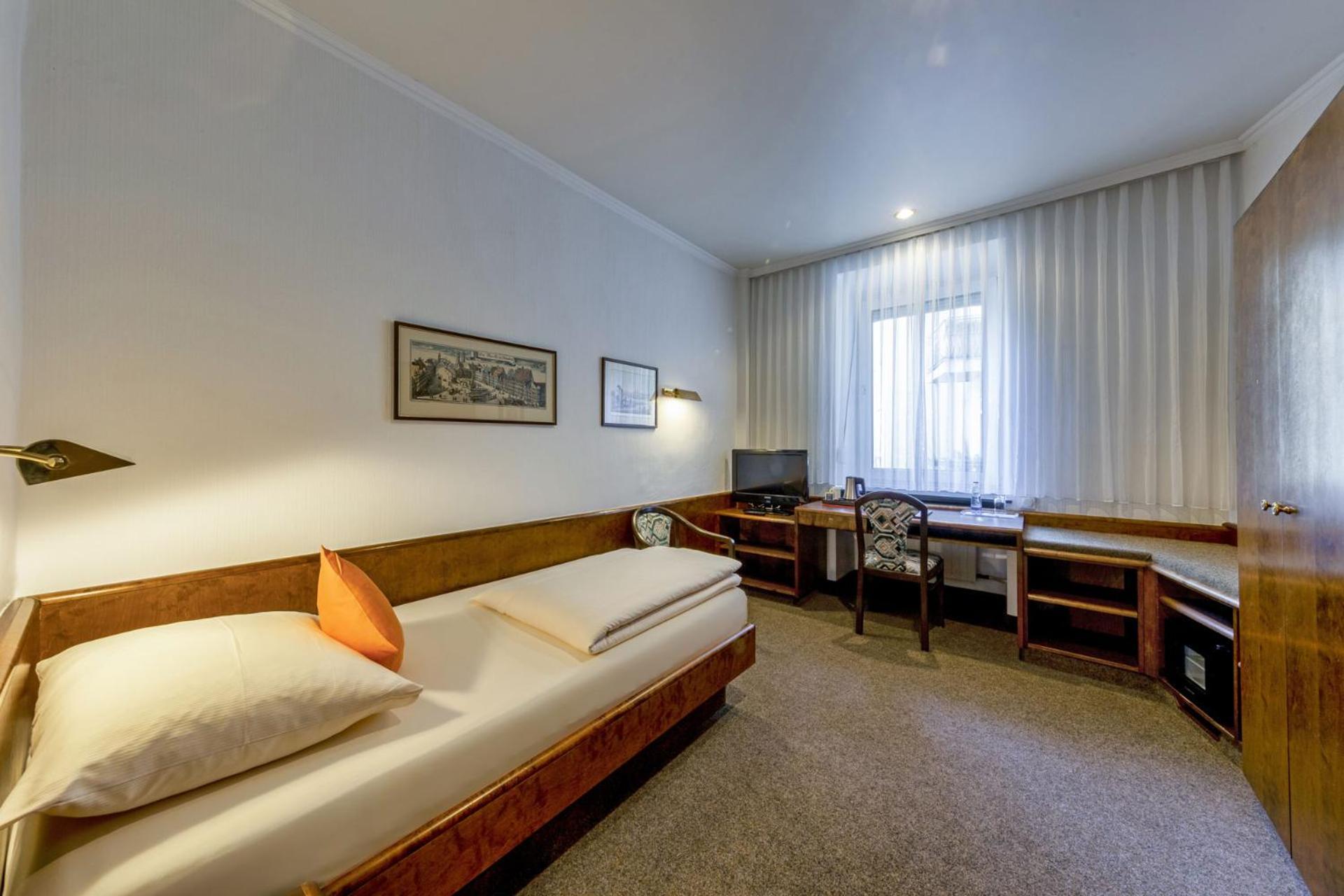 Single Room,1610216841:JPEG